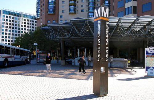 Walk to 2 metro's, furnished studio, private, parking, wifi. - Foto 7