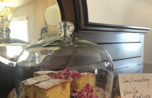 The Pink Cottage upstairs suite & Garden Summer Room - Foto 30