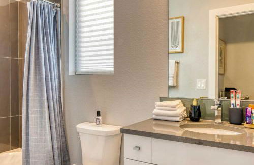 Walk to Empower Field Townhome with Hot Tub! - Foto 38