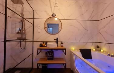 Fully renovated Chalet privatif suite romantique love balneo - Foto 16