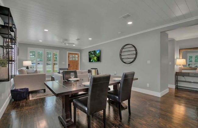 Upscale Home With Pool and Firepit - Close to Mercer St! - Foto 12