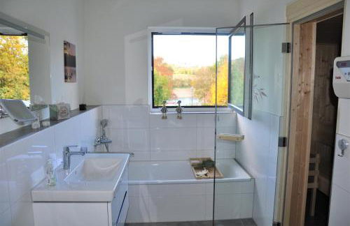 Ferienhaus direkt am Diemelsee-Heringhausen-Willingen-Toplage-Sauna-3 Schlafzimmer-2 Terrassen-109 qm-incl Wäsche - Foto 7