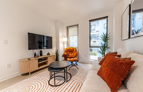 Stylish 2BDR & 2BTH - 15 mins walk to the beach! - Foto 10