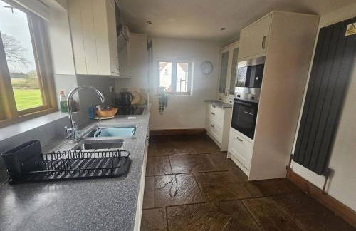 The Owl House - Hot Tub Adventures in Moreton - Pass the Keys - Foto 63