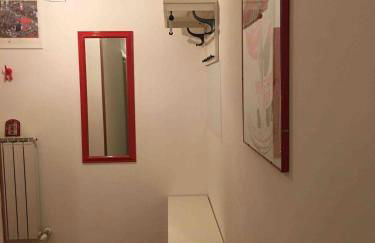 In the center of Modena, Piazza Roma and the Ferrari Museum - Foto 15