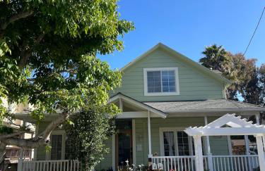 Sunlit Surf House 4BR Downtown Walk to beach - Foto 3