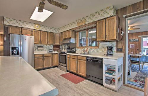 Great Bear Lake Home with Private Dock and Fire Pit! - Foto 6