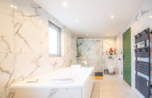 L'ESCAPADE PASSION EXPERIENCE - FAMILY & ANIMAUX Welcome - Balneo SPA Jardin - Elegance & Confort - CLIMATISATION - Elite Premium Properties Services - Foto 13