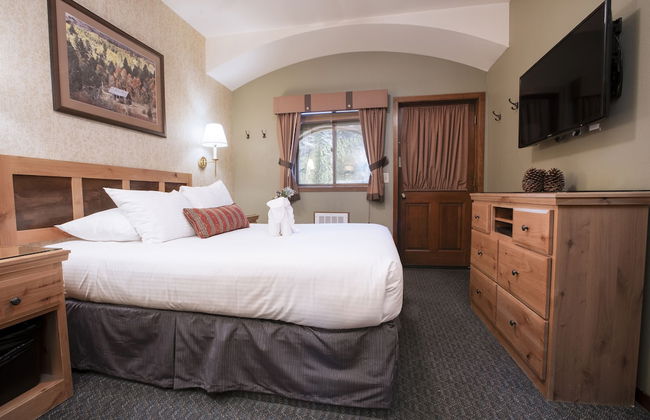 Olympic Village Inn - Photo 8