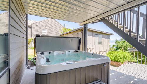 Spacious Camano Home with Hot Tub and Water Views! - Foto 3