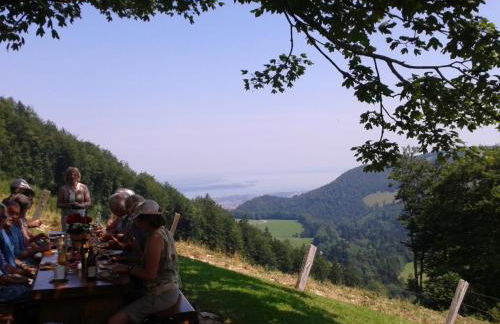 3-Zi Atelierdachwohnung mit Bergblick Seenähe und 2 Loggia - Foto 28