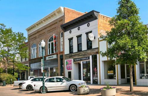 Cozy Retreat | Walk to Unc | Free Cruiser Bikes - Foto 52