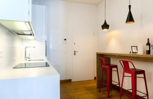 Chiado Stylish Bright Apt with AC - Photo 18