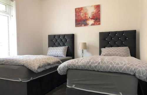 Home to Home - Photo 4