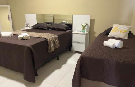 Casa mobiliada AR01 com 5 camas e 2 quartos - Foto 1