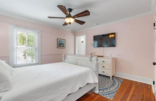 Secret Garden Hideaway l Walk to DNTN l Sleeps 8 - Foto 47