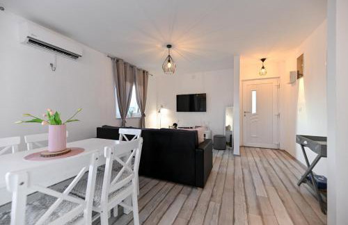 Holiday home Aprilis with pool, jacuzzi and sauna - Foto 36