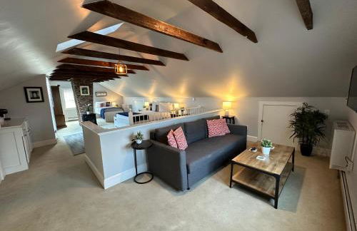 Charming Victorian Home Downtown Newport - Photo 9