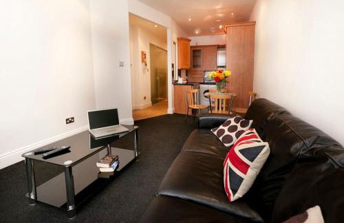 Lace Market Apartments - City Centre - 4 Beds Apartment with 2 Bathrooms and full Kitchen in George Street - close to Victoria Centre Shopping Centre - Parking for Cars & Vans from Five Pounds a Day - Sunday 1pm Check-out - Foto 5