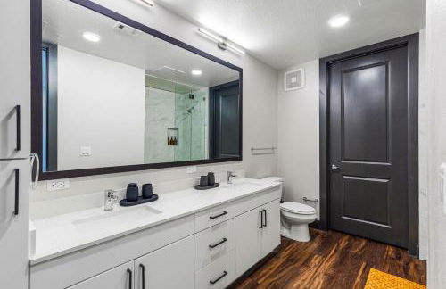 12 Min to Downtown with Pool, Balcony and Free Parking - Foto 16