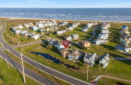 Charming Beachside Retreat: Steps from the Sand and Surf - Photo 31