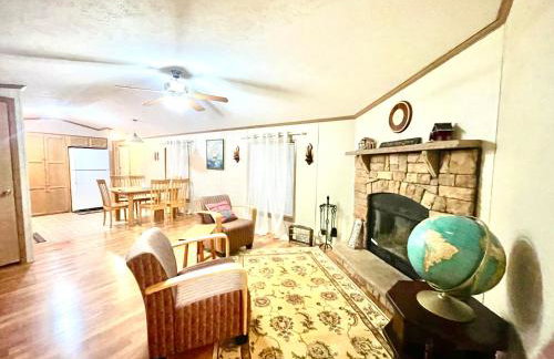 All Season Fun and Cozy Home in Island Falls, ME - Foto 10