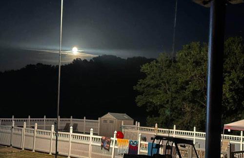 Farmhouse Retreat - Sleeps 10 - 1hr from STL - Foto 27