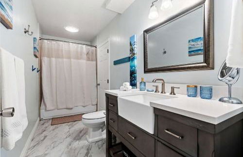 O-Side Beach Bungalow with Jaccuzi Blocks to beach - Photo 19