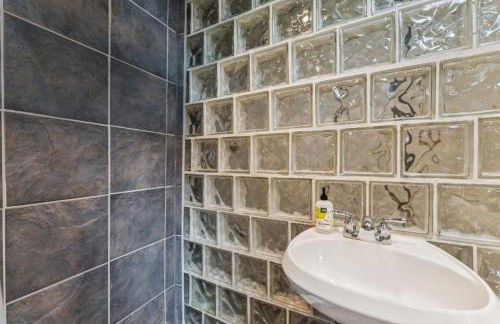 Entire rowhouse in Capitol Hill with free parking - Foto 45