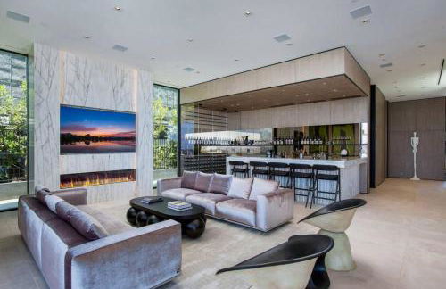 Ultra-Luxurious BH Estate with Pool, Theatre, Views - Foto 2