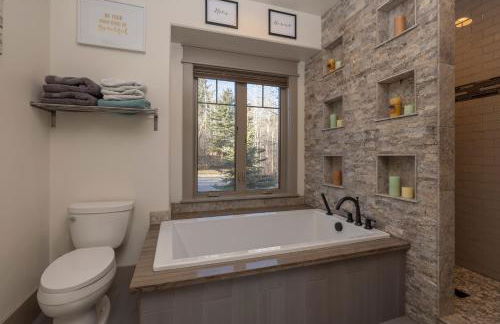 Sugar Loaf Haven by KABINO Huge Views Garage Fishing Snowmobile - Foto 20