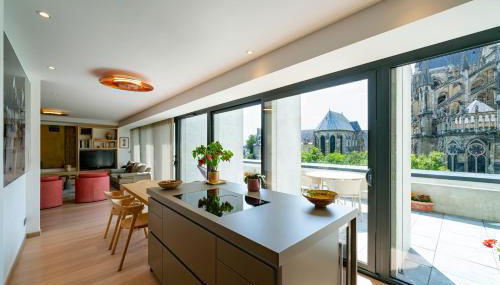 Les Suites 7 Anges - Vue Cathédrale, Parking & Centre Historique Reims - Foto 3