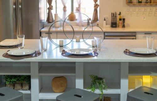 NEW! HUGE 5BR Mountain Views Game Room Hot Tub Lawn Games BBQ - Photo 50