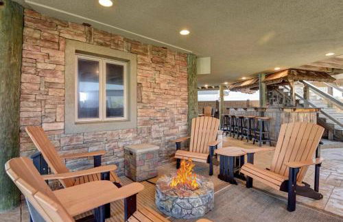 Chic Home: Ocean Views, Hot Tub & Game Room! - Foto 37