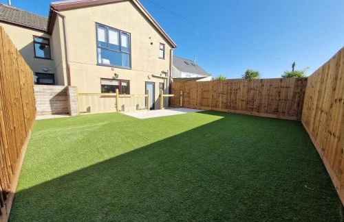 Stylish and Modern 7 Bedroom house near Brecon Beacons - Photo 21