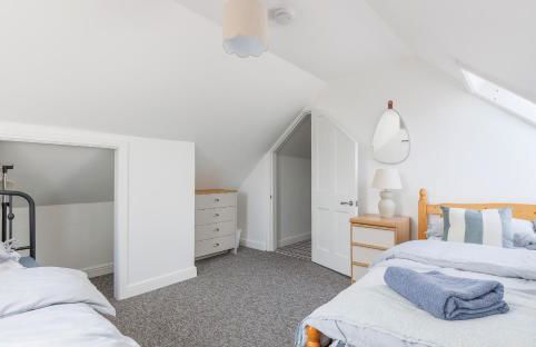 Heart of Cowes - 10 Guests, 200m to Town, Sea View - Photo 9