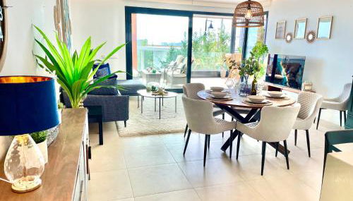 Luxury 3 Bedroom Apartment 300m from the Beach - Photo 5