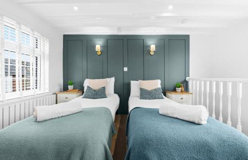 3-BR Luxe Cowes Cottage Harbour Views, Sleeps 6, with Private Garden - LONG TERM STAY WINTER SPECIAL OFFER AVAILABLE! - by Blue Puffin Stays - Foto 3