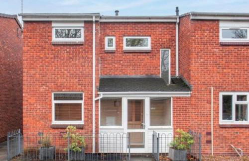 Cosy 3BR Home in Redditch - Sleeps 6 - Foto 6