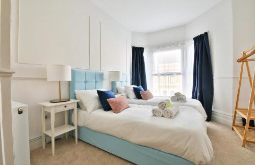 Beautifully Designed Flat with Full Amenities - Photo 8