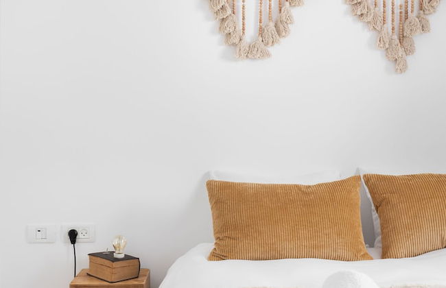 Elegant 2BD Apartment in Jaffa Area - Photo 9