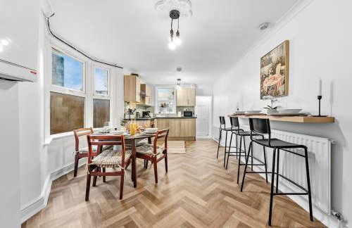 Citylink Spacious 5-Bedroom House,Wi-Fi,Easy Access to Excel and Central London - Foto 34