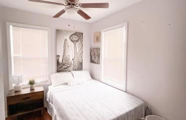 Cheerful & Modern Home w/ a Walkout Deck Area - Foto 20