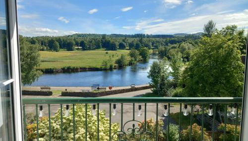 Idyllic Waterside Penthouse - Photo 2