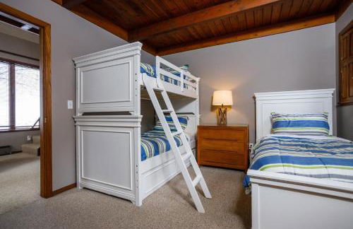 Owls Nest by Simple Life Rentals - Photo 15