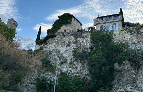 Charmante PETITE MAISON avec vue panoramique, en centre historique, proche d'Avignon, ancienne, rénovée, climatisée, terrasse, parking public gratuit - Foto 27