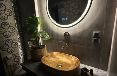 Wood & Stone Guesthouse - Photo 35