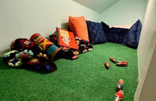 Lucky 8 Camp Cozy Coastal Retreat with Hidey Hole & Family Charm - Foto 11