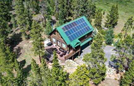 Secluded Log Cabin with Views & Hot Tub, Foosball, Wood Stove - Heavenly Homestead - Foto 4