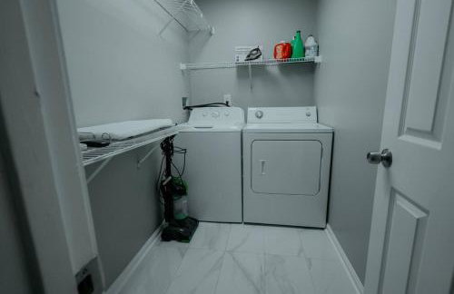 Stylish City Condo Near Top Restos & Nightlife - Foto 36